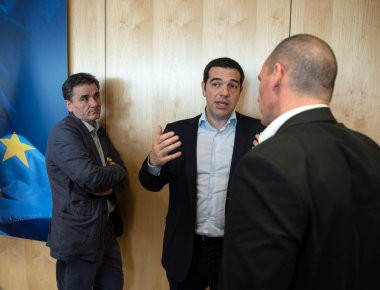 Νέες αποκαλύψεις από το βιβλίο του Γ.Βαρουφάκη «ανάβουν φωτιές» στο Μέγαρο Μαξίμου